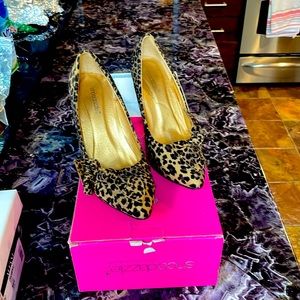 Women’s Leopard heels, gently used (worn 2 times) size 9.5, but runs small.